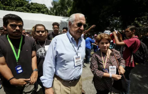 Pastrana pide a Parlamento venezolano acatar cuanto antes mandato de consulta