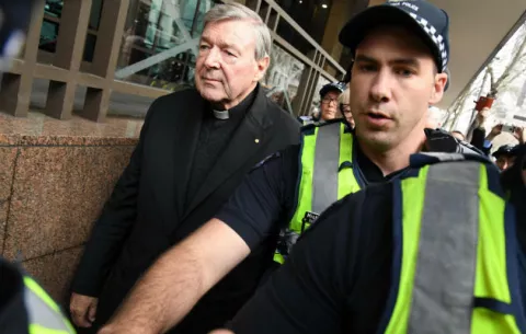 El cardenal Pell compareció en Australia por cargos sexuales 