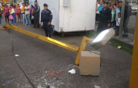 Estudiante impactado con poste sale de coma y presenta mejoría