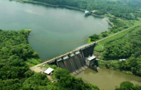 Cierre temporal de puente vehicular sobre represa de Madden