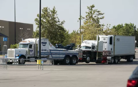 Hallan ocho cuerpos dentro de un remolque en Texas