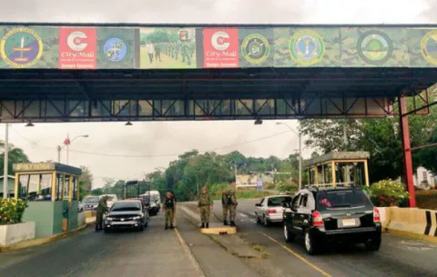 Detienen a dos, incluyendo una mujer con droga en Bugaba
