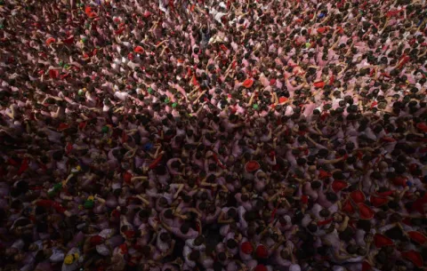 Pamplona inaugura los sanfermines con el “chupinazo” 