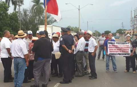 Jubilados coclesanos cansados de promesas del Presidente