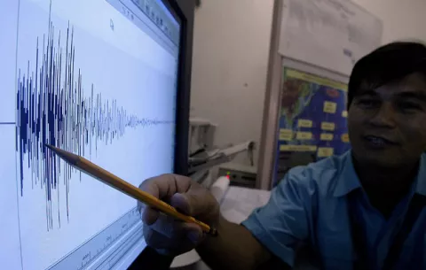Sismo de magnitud 6.3 dejó al menos un herido y bloqueó carreteras en Perú