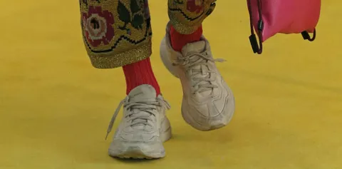 Regresó la moda de las zapatillas sucias