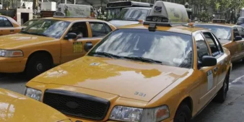 Un taxista cobra 550 dólares por una carrera que cuesta 28
