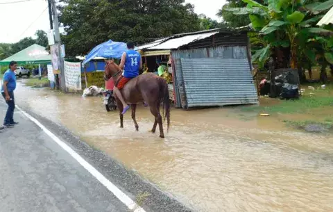 Río Tonosí se sale de su cauce por intensas lluvias 