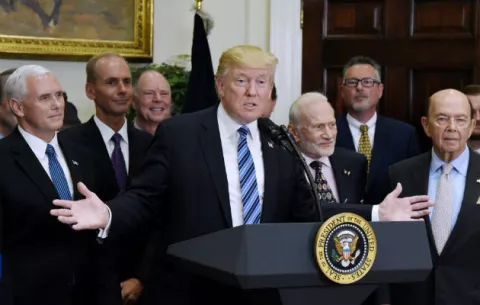 Trump se mete en las negociaciones sobre la ley de salud 