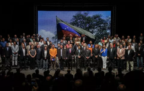 Oposición venezolana impulsa un referendo para elegir "el futuro del país"