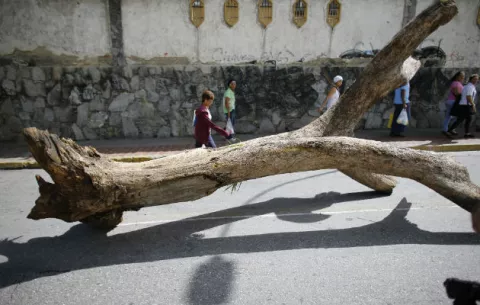 Calles desiertas y comercios cerrados por paro cívico en Venezuela