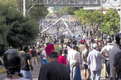 Gobiernos,  en contra de la Constituyente