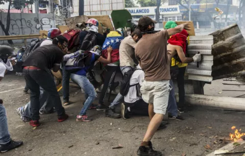 Exjefe de contrainteligencia militar avizora una guerra civil en Venezuela