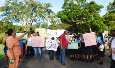 Reclaman que cesen apagones en comunidades de Los Santos
