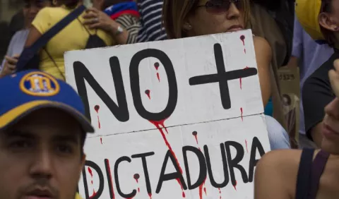 Oposición  rechaza 'opción militar'