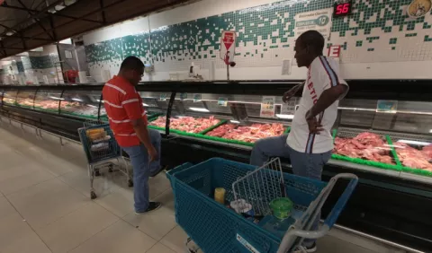 Comisión de salario inicia con presiones