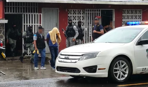 Detienen a tres supuestos asaltantes de camión blindado