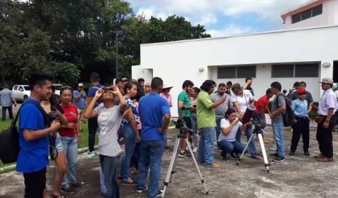 Coclesanos, impresionados con el eclipse
