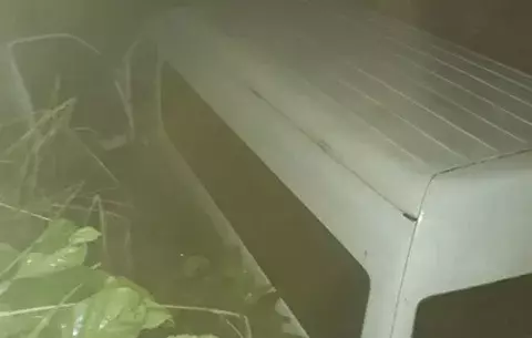 Cuatro heridos al quedar busito en una profunda cuneta 