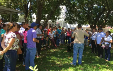 Docentes protestan en Meduca de David para que brinden respuestas