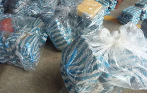 Incautan 410 paquetes de droga en lancha artesanal ubicada en Playa Leona
