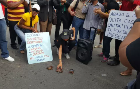 Salen a protestar por demora en los trabajos de Renovación Urbana 