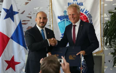 AMP suscribe acuerdo con puerto de Hamburgo
