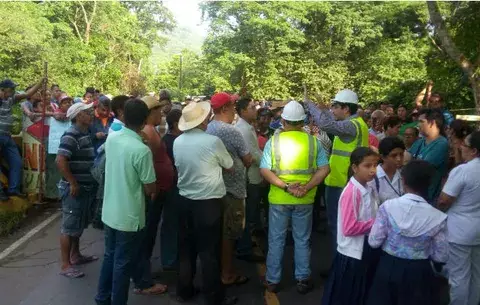 Molestos por constantes apagones en El Harino de La Pintada