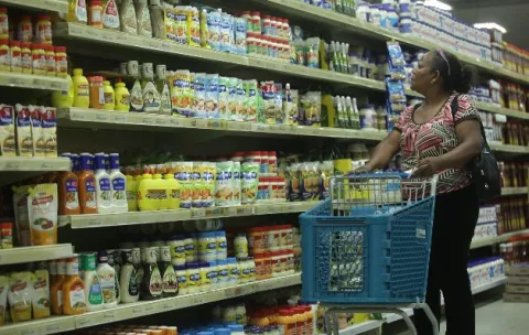  Supermercados y tiendas  tradicionales registran  menos ventas 
