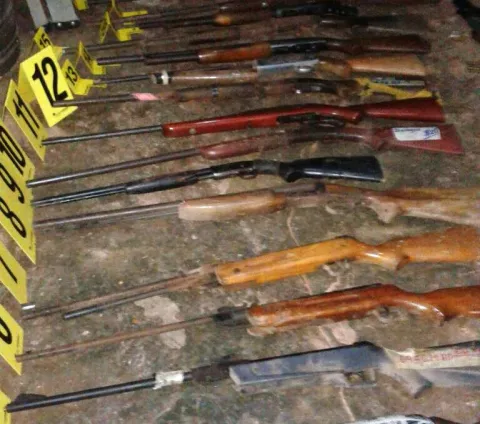 Decomisan 41 armas de fuego en residencia de Aguadulce 