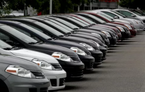 Hasta junio se vendieron  3,876  autos menos 