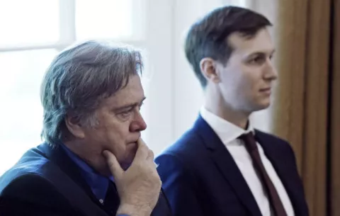 Trump se arriesga a alejarse de su base al despedir al polémico Bannon