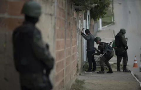 Tiroteos dejan sin clase a 20.000 alumnos de Río de Janeiro