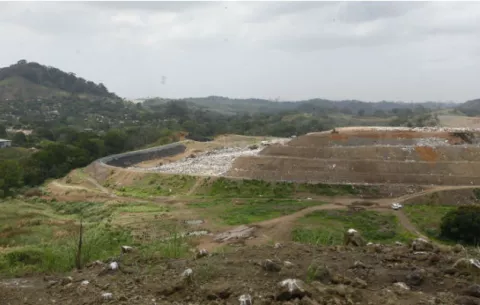 UABR traspasa terreno a la AAUD