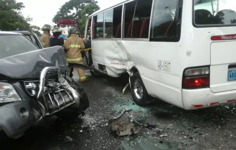 Accidente de tránsito en el cruce de Boquerón deja 22 heridos 