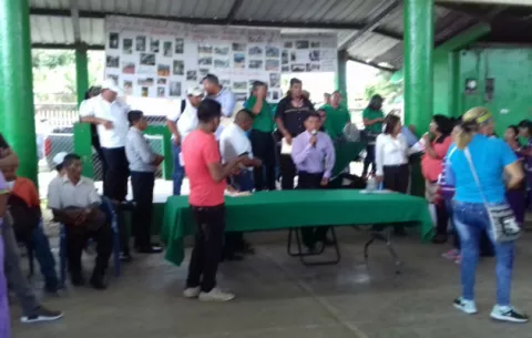 Estudiantes universitarios Ngabe muestran apoyo a docentes en huelga