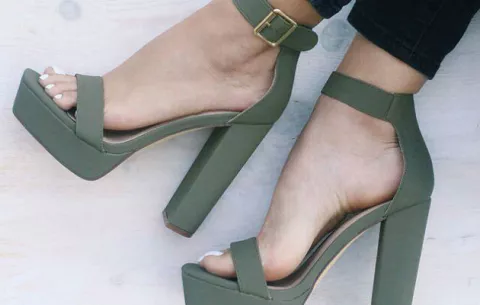 Móntate a los zapatos con tacón