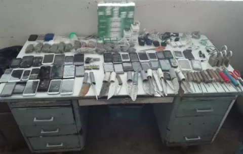 Decomisan armas y municiones en requisa en cárcel de Colón