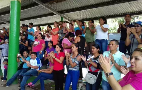 Grupo de docentes mantiene huelga; otros acuerdan retornar a clases en las montañas 