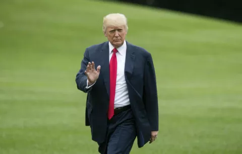 Trump condena al Ku Klux Klan, los neonazis y los supremacistas blancos