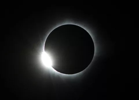 Se agotan las gafas especiales para ver el eclipse solar en EE.UU