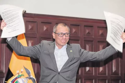 Presidente de Ecuador le retira las funciones a su  vicepresidente Jorge Glas