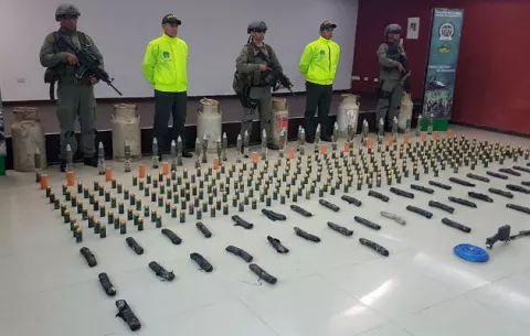 Hallan escondite con armas de la disidencia de las Farc en el sur de Colombia