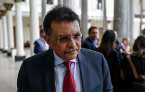 Fiscal venezolano pide privar de libertad al esposo de su antecesora