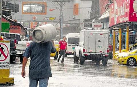  Evitan trasiego de gas en la frontera 