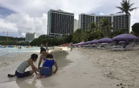 Gobernador de Guam pide a población "estar preparada" ante amenaza norcoreana