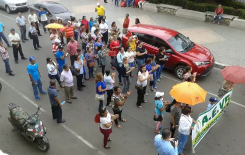 Educadores herreranos marchan en apoyo a sus colegas de las comarcas
