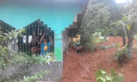 Deslizamientos de tierras y más de 10 casas afectadas por inundaciones en Colón 