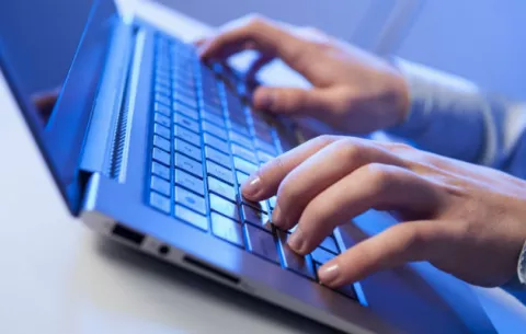 Detienen a hombre que robaba con promociones en internet