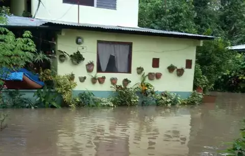 Desborde de río Antón deja 10 casas afectadas 